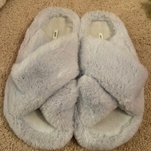 Aerie light blue fuzzy so soft slippers with outdoor soles sz 6